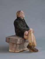 Wendelien Schönfeld - Houten Beeldjes, 03 -- Op de koude Steen, eikenhout gepolychromeerd 2025 h 27 cm></a></td> <td width=